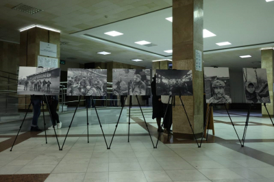 У приміщенні Київської ОВА відкрилася виставка &quot;Нацспротив. Війна очима добровольців&quot; (ФОТО)
