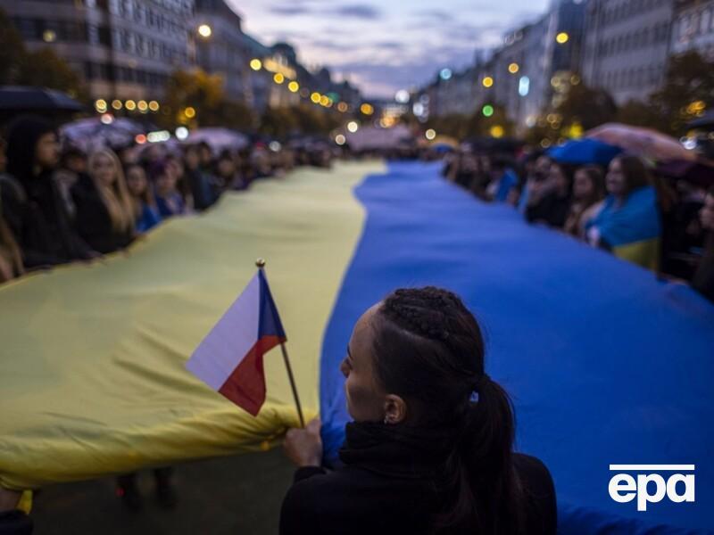 Чехія отримала від українських біженців вдвічі більше доходу, ніж витратила на їхню допомогу, повідомляє чеське Міністерство соціальної політики.